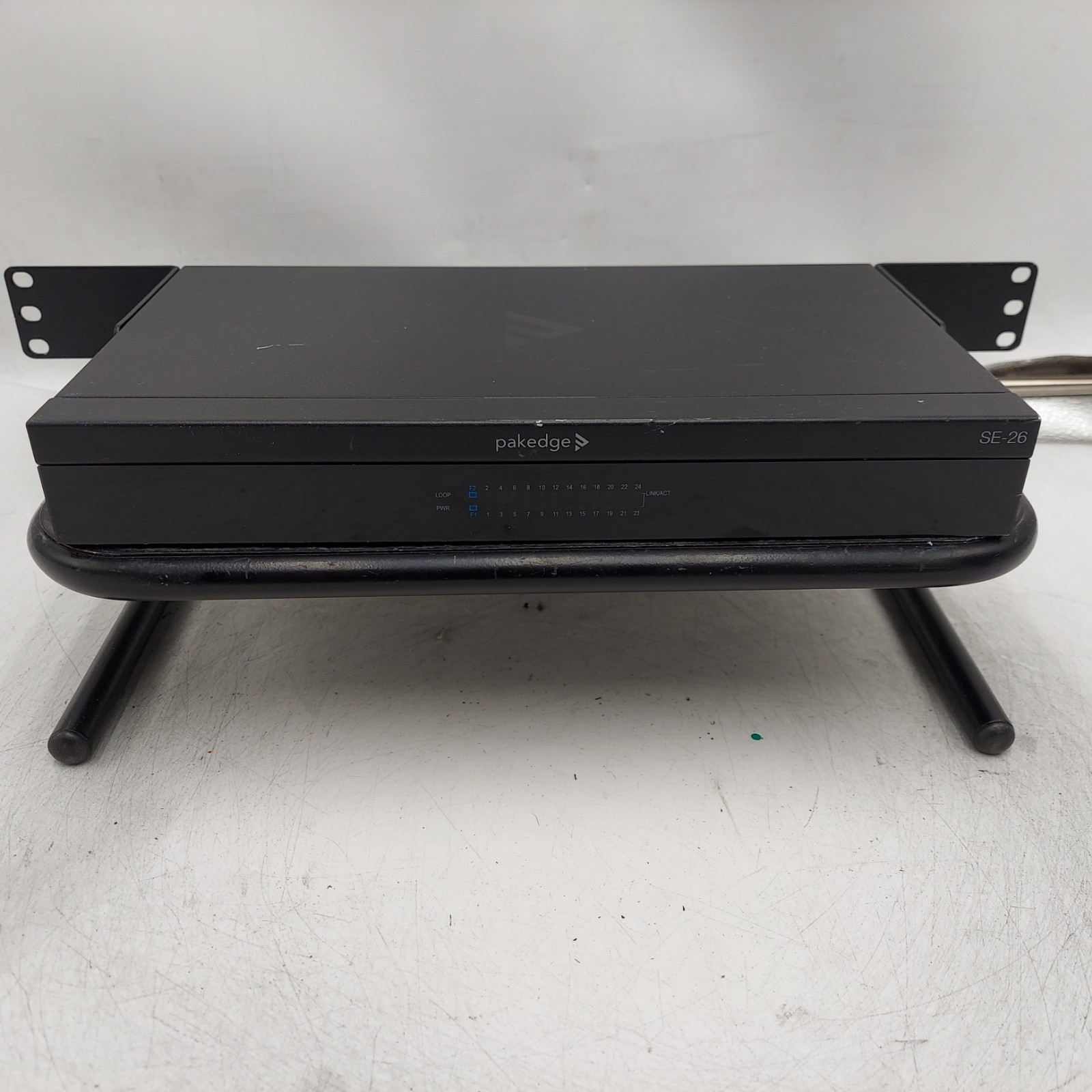 Pakedge Device & Sofware Inc. SE-26 26 Port Unmanaged Gigabit Switch M10