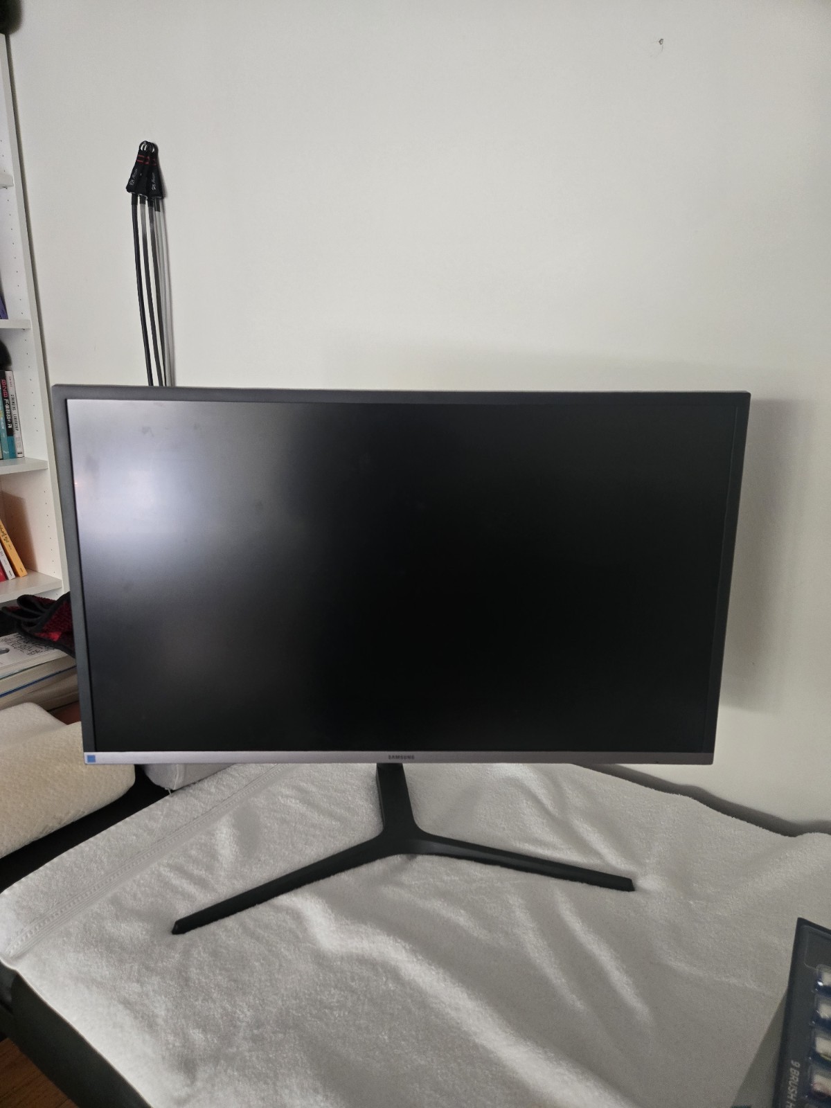 Samsung 32inch Flat Monitor with Tilting,  Model U32H850UM
