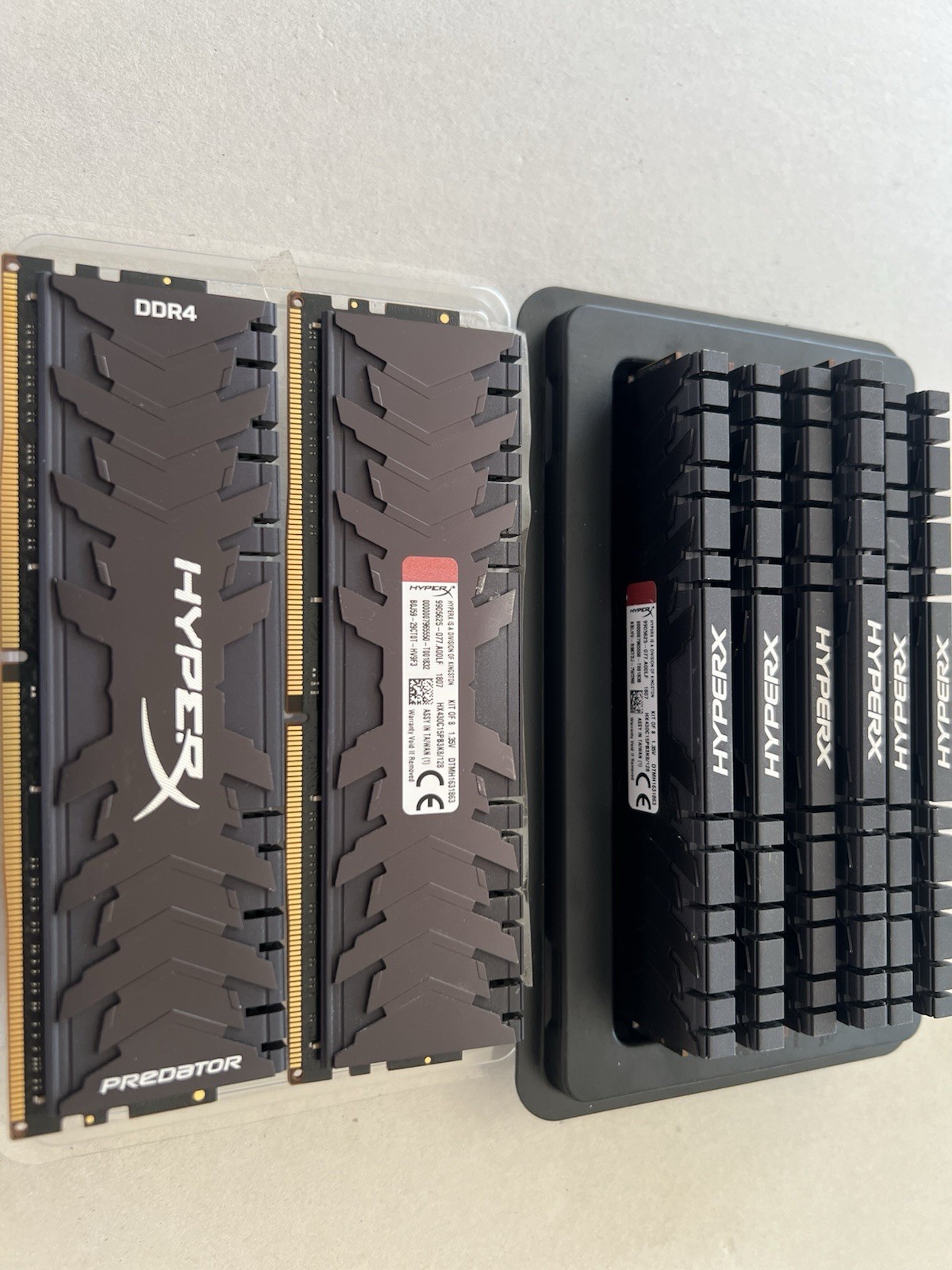 128GB RAM (16GBx8)  KINGSTON Hyperx Predator DDR4 3000MHz 	HX430C16PB3K4/128