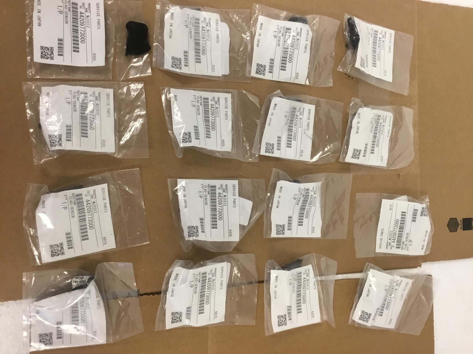 Lot of 18 NEW Genuine Toshiba 44209773000 Flag-Sensor 