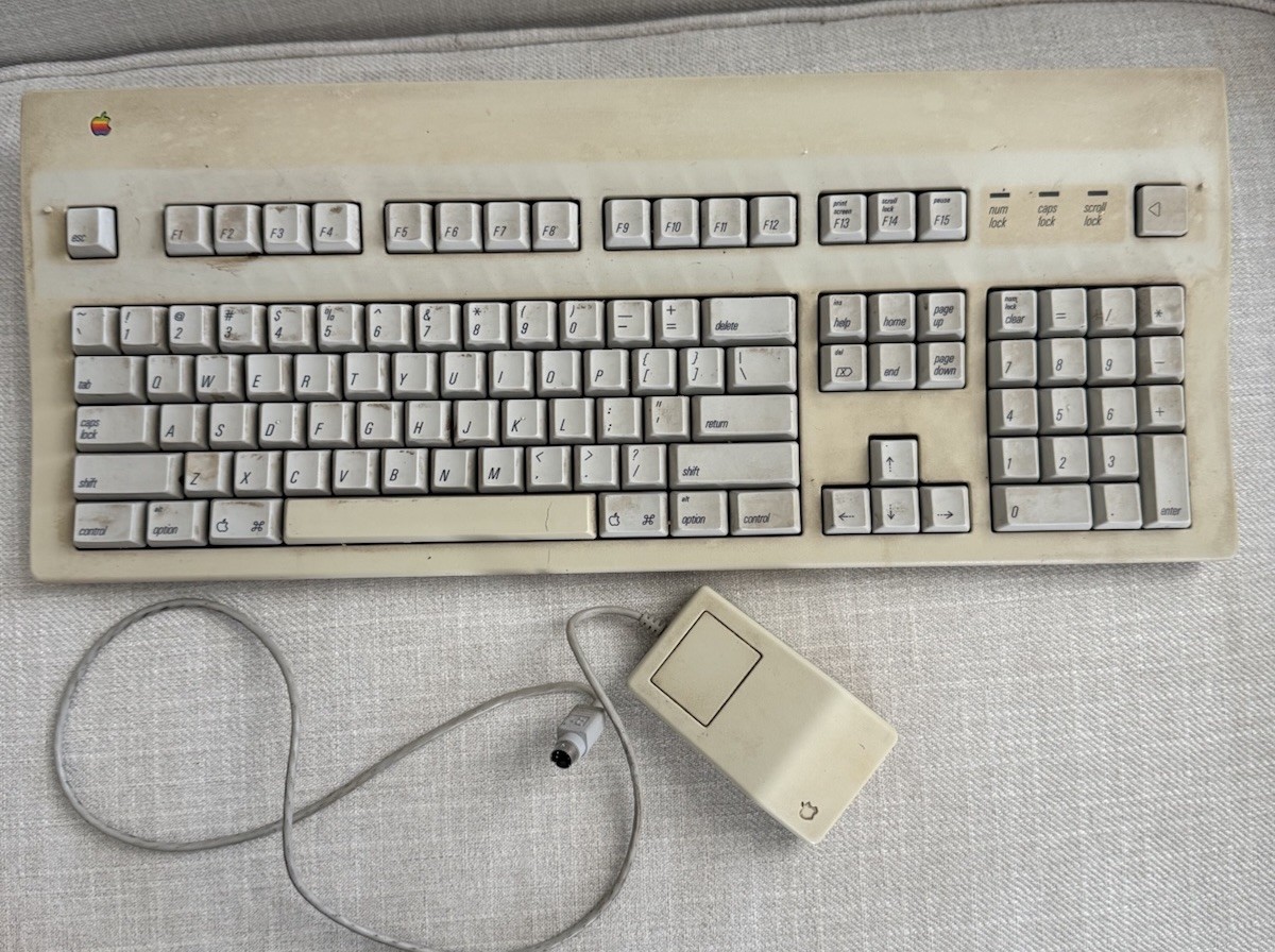 Apple Extended Keyboard II M3501 With Mouse Untested no cord