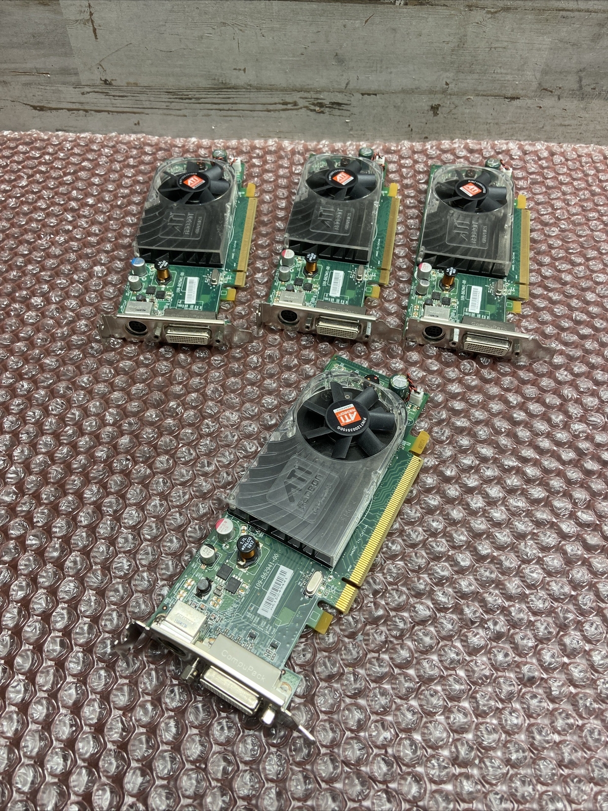 LOT OF 4 Dell ATI RADEON HD 256MB PCI-E Low Profile Graphics Card GPU 0Y104D