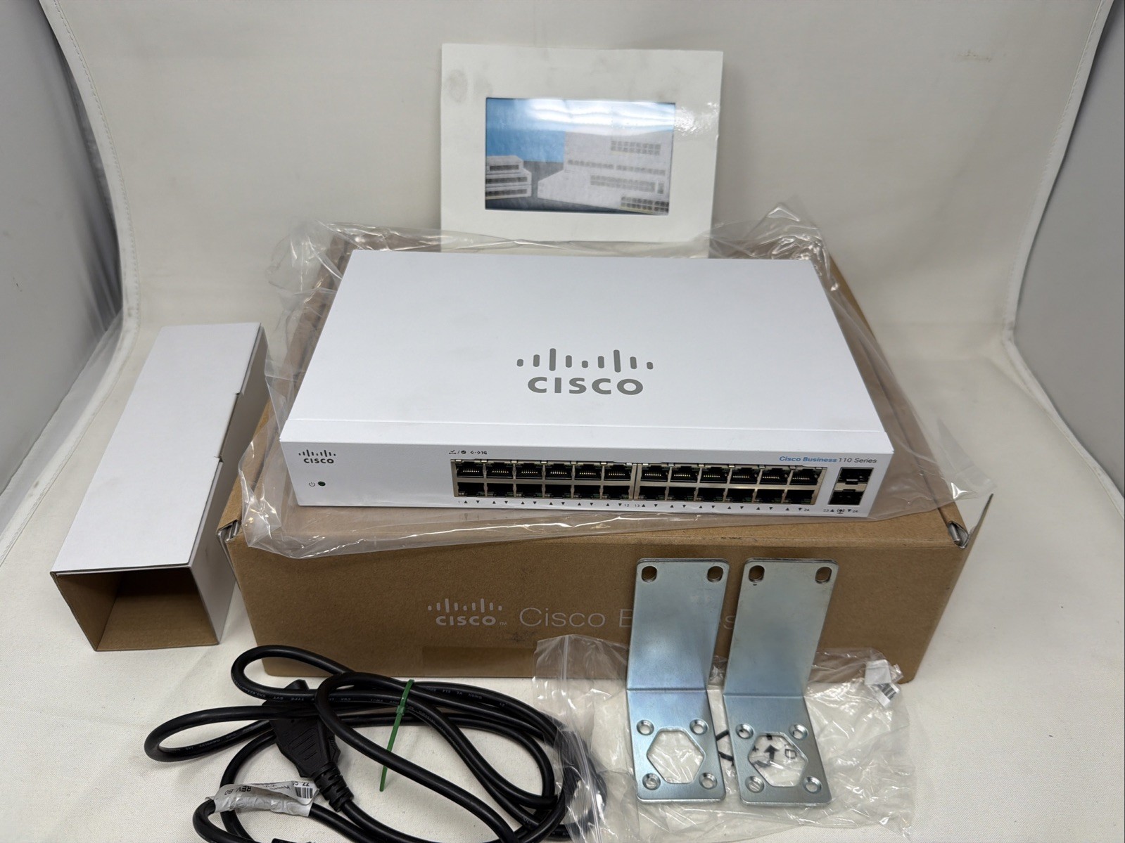 Cisco CBS110-24T 24-Port Unmanaged Gigabit Ethernet Switch with 2x SFP Uplinks