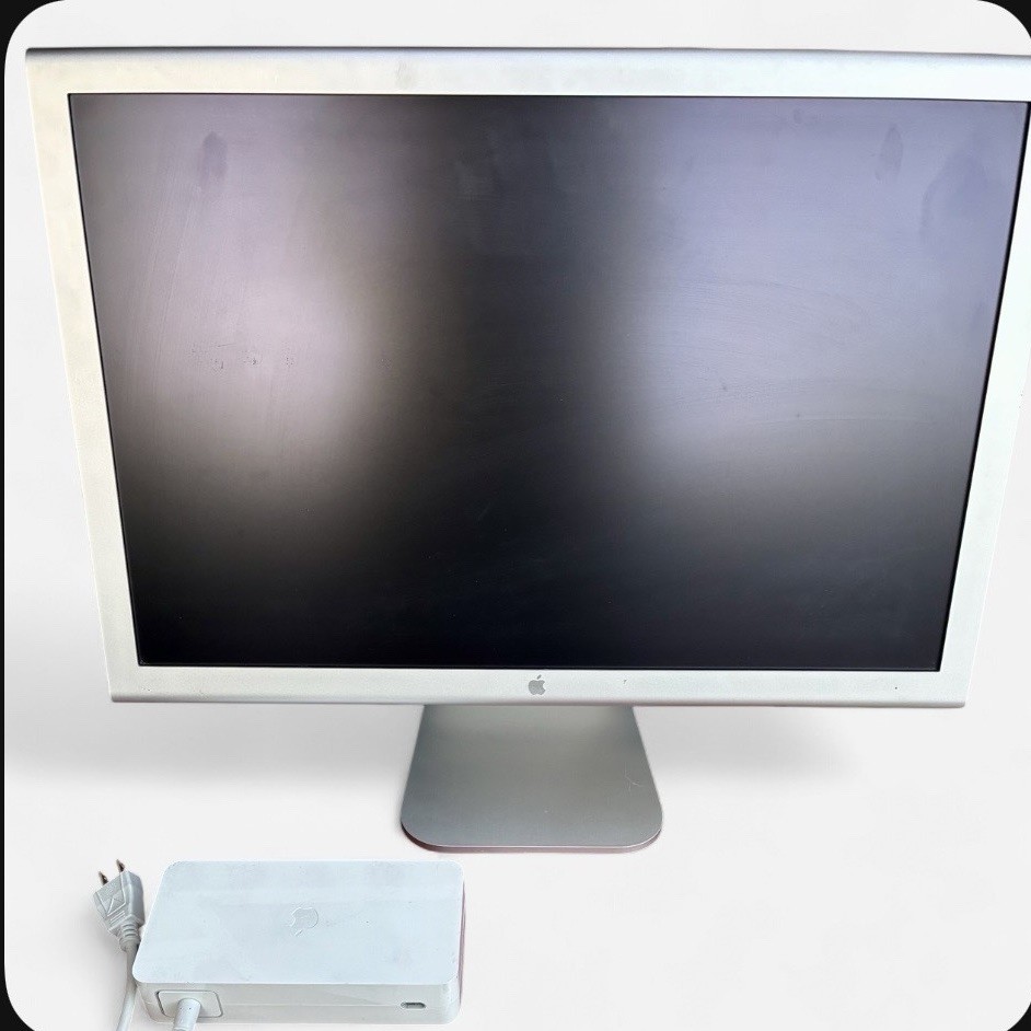 Apple Cinema Display A1081 + Apple Power Adapter A1098 Bundle – Vintage Apple
