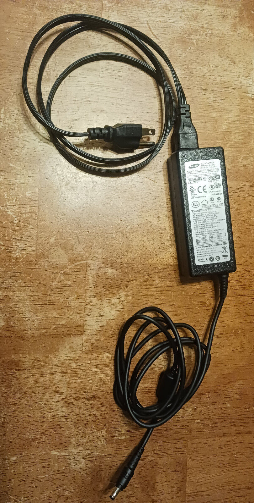 OEM Samsung AD-9019S 90W laptop AC adapter / power supply, 19V, 4.74A, SADP-90FH