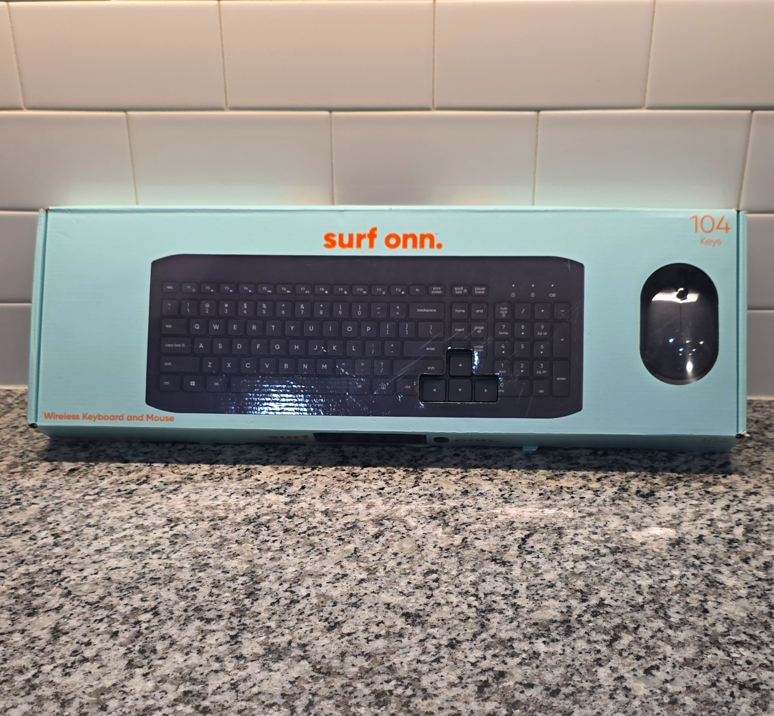 onn. Surf onn. Wireless Keyboard & Mouse Bundle 104-Key 1600 DPI Black
