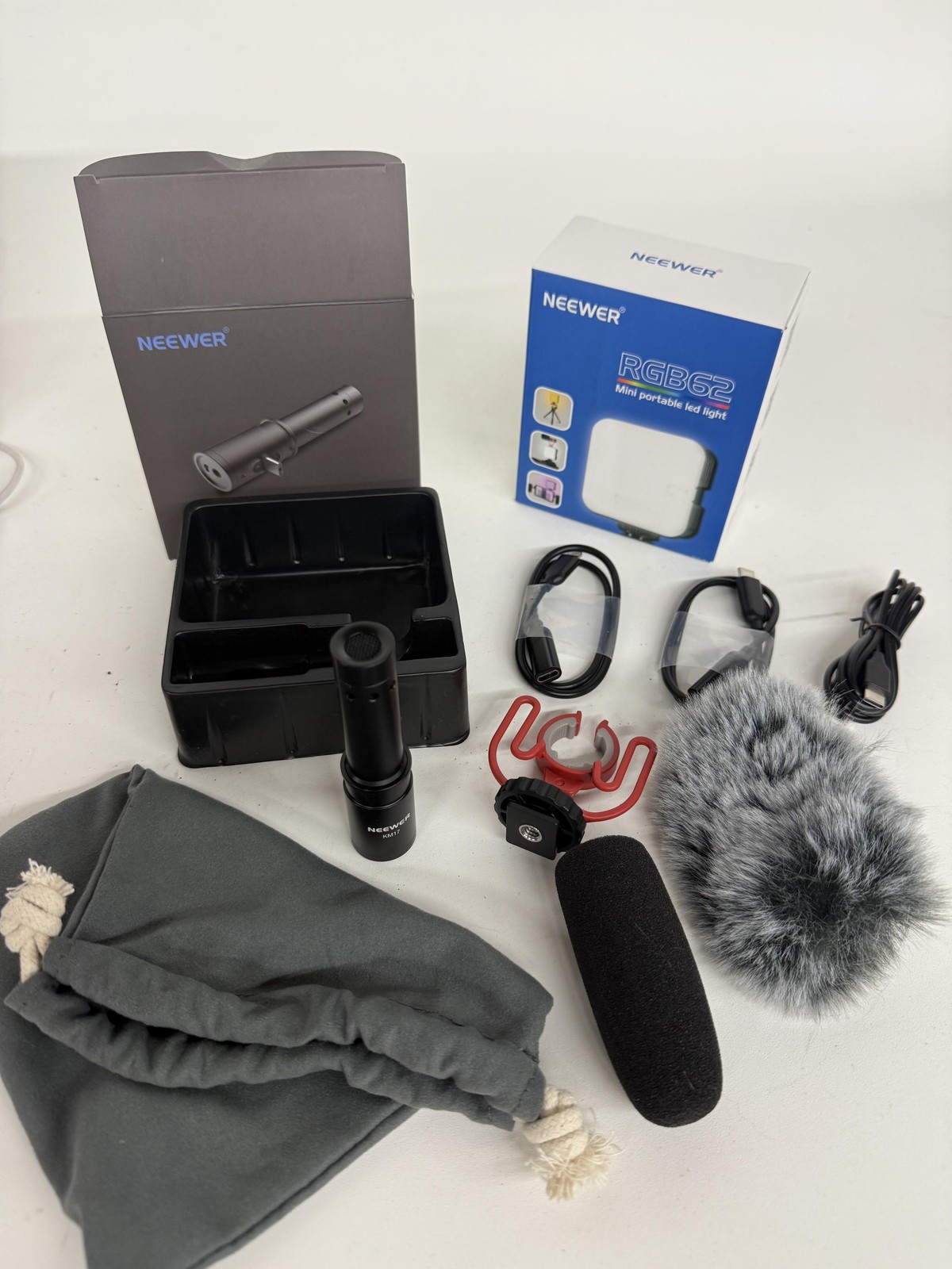 NEEWER USB C Microphone, Noise Reduction Mic, Plug & Play, Mini Shotgun