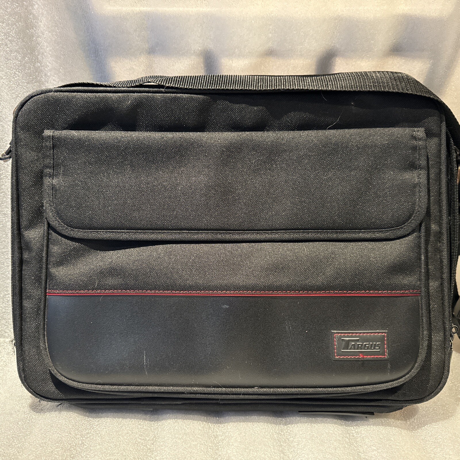 Targus Laptop Case Traditional Notepac fits 15.6-Inch Laptop, Black with Strap
