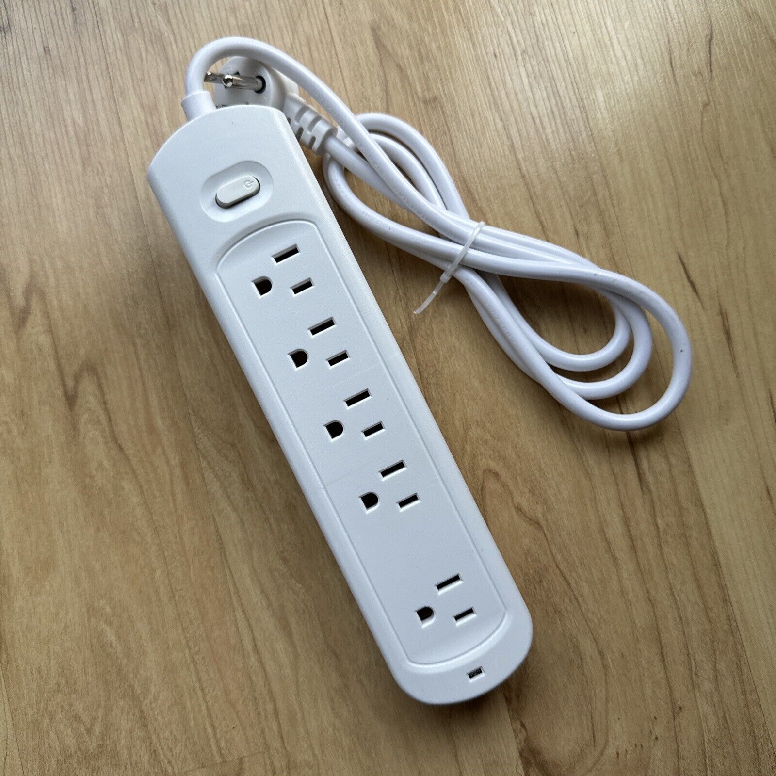 5 AC POWER OUTLET EXTENDER SURGE OVERLOAD PROTECTOR WHITE FLAT PLUG WITH SWITCH