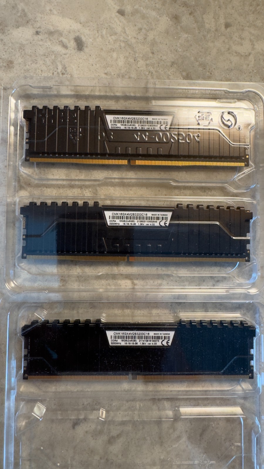 Corsair Vengeance LPX 16GB (3x8GB) DDR4-3200 288-Pin DIMM CMK16GX4M2B3200C16