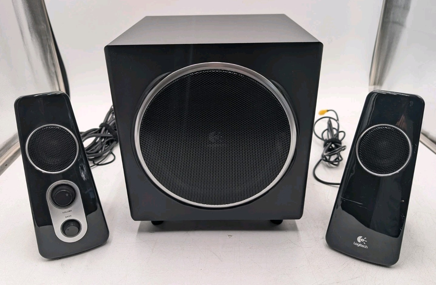 Logitech Z-2300 THX 2.1 Speaker System Subwoofer + Satellites - NO CONTROL POD