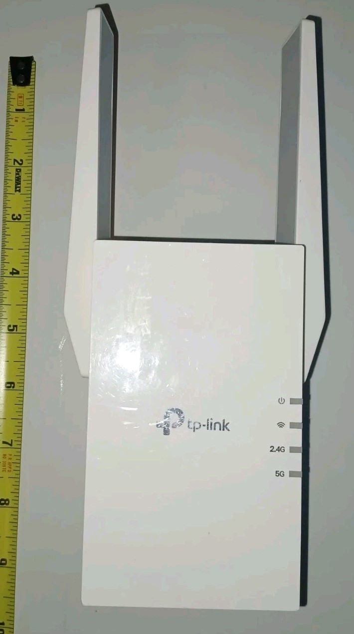 TP-LINK RE605X Range Extender - White, Powers On , No Other Testing 