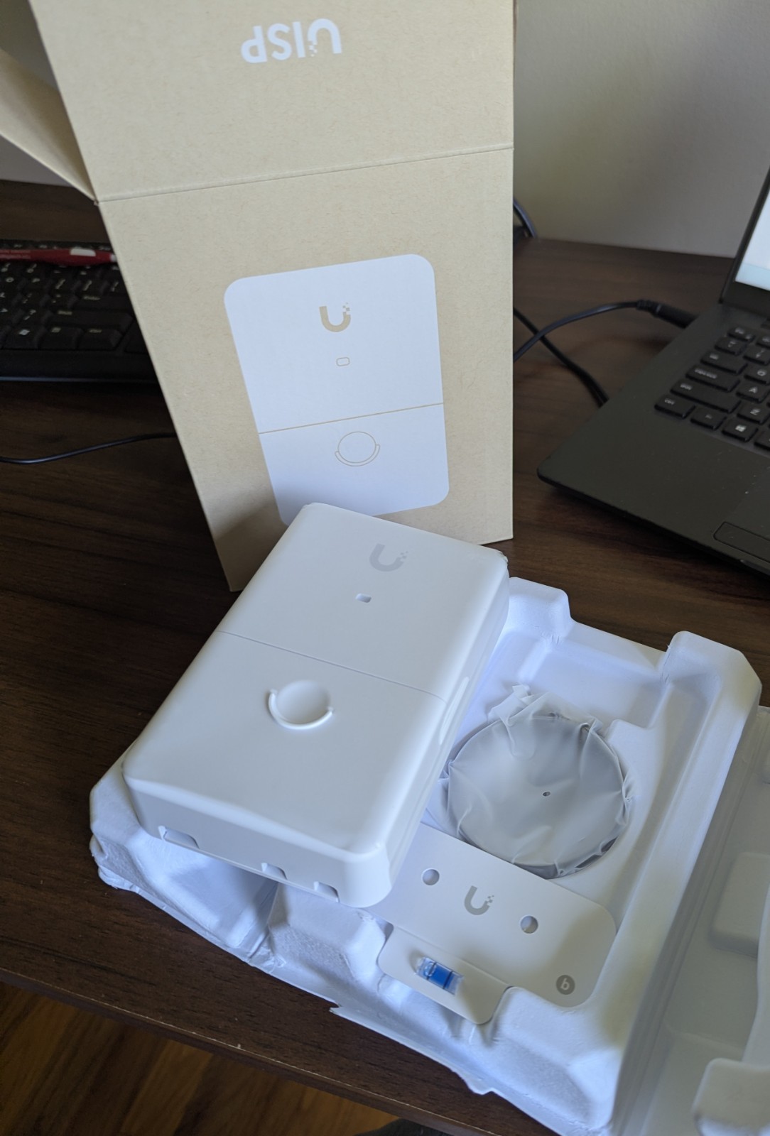 Ubiquiti UACC-DUAL-POWER-INJECTOR UISP Dual-Power Injector, Up to 100W, 2.5 GbE