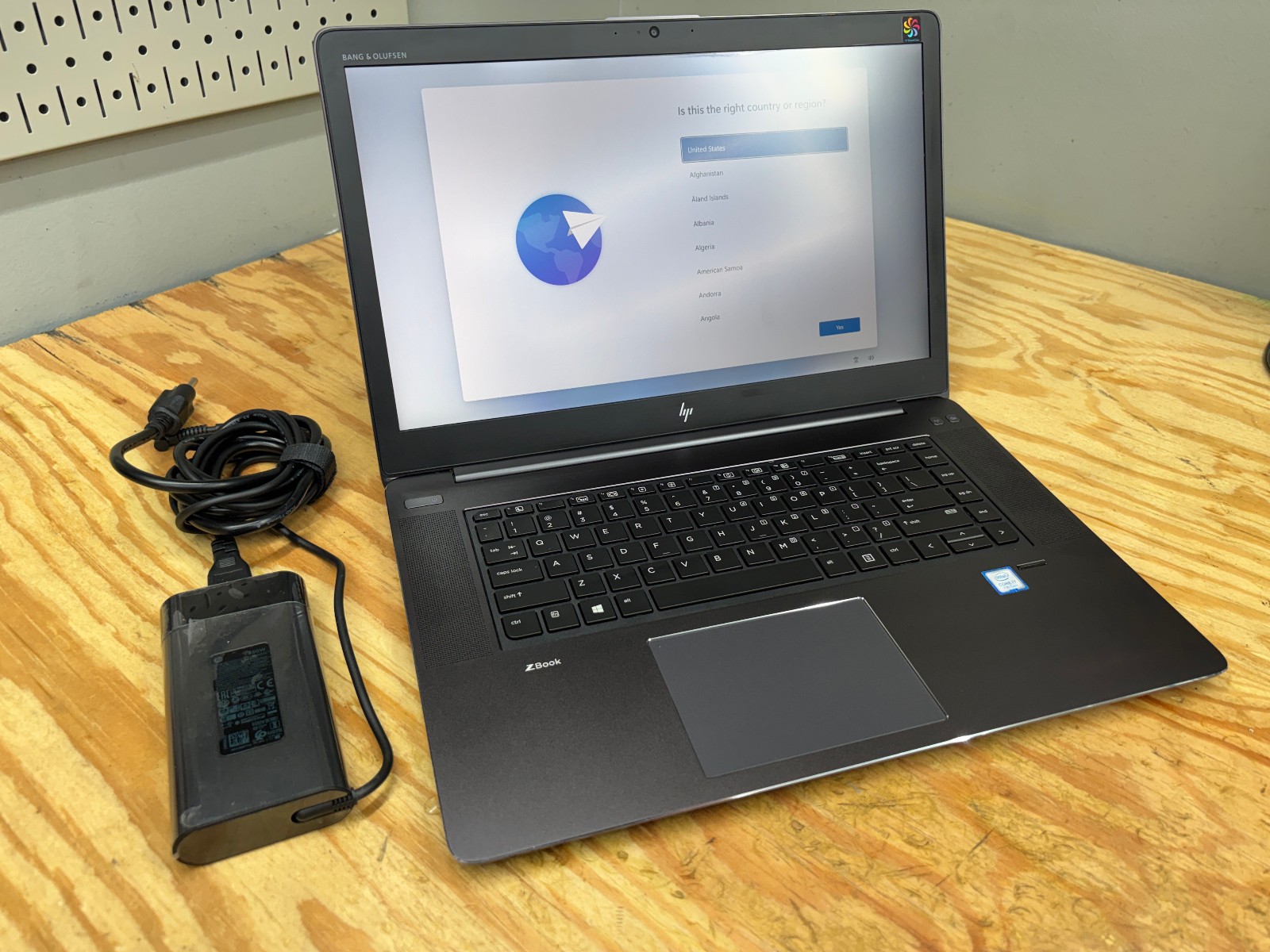 HP ZBook Studio G4 i7-7820HQ 16GB 256GB NVMe NVIDIA Quadro M1200 QWERTY Win11