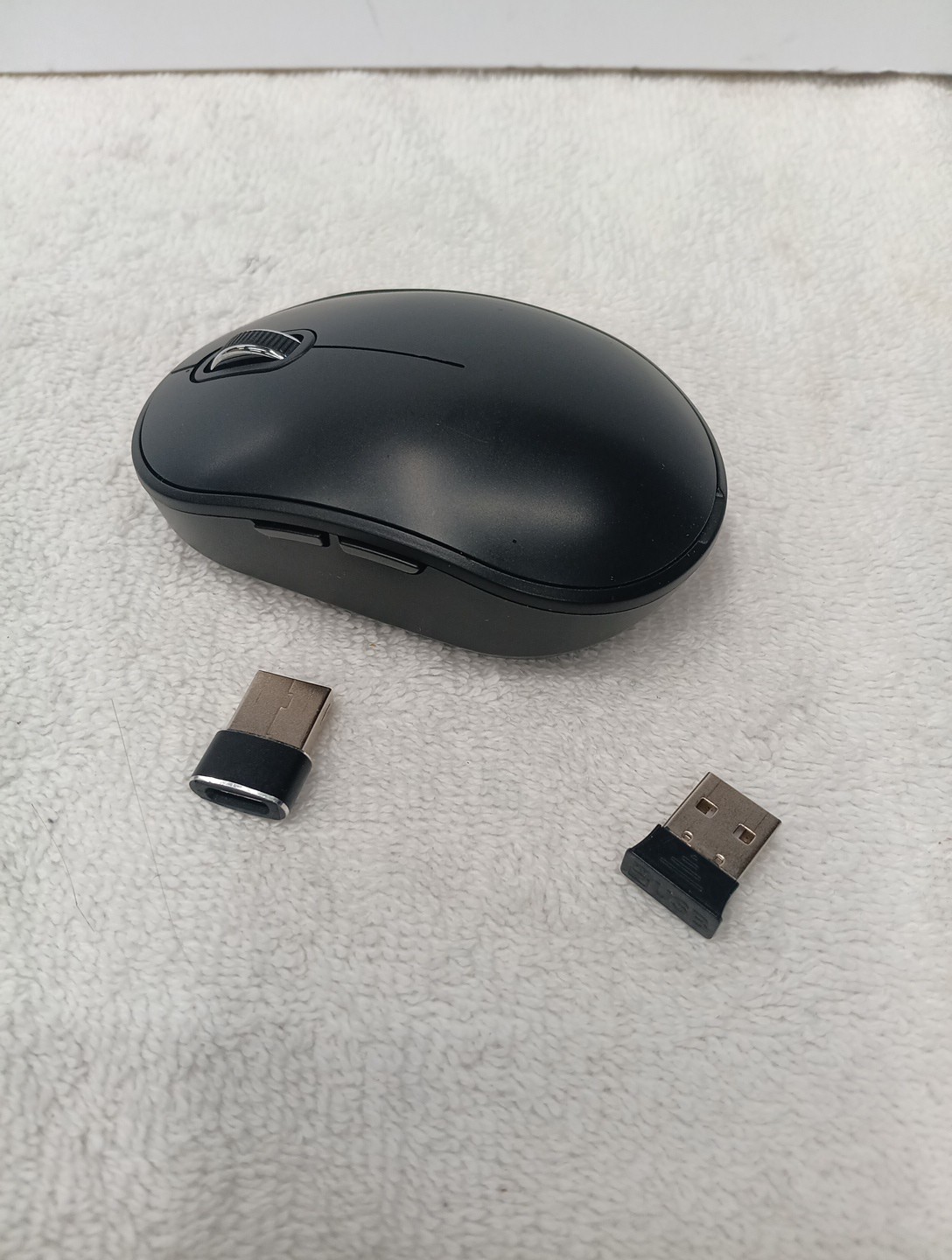 Amazon Basics wireless mouse. Model Number: G6Y-B01.                    F47