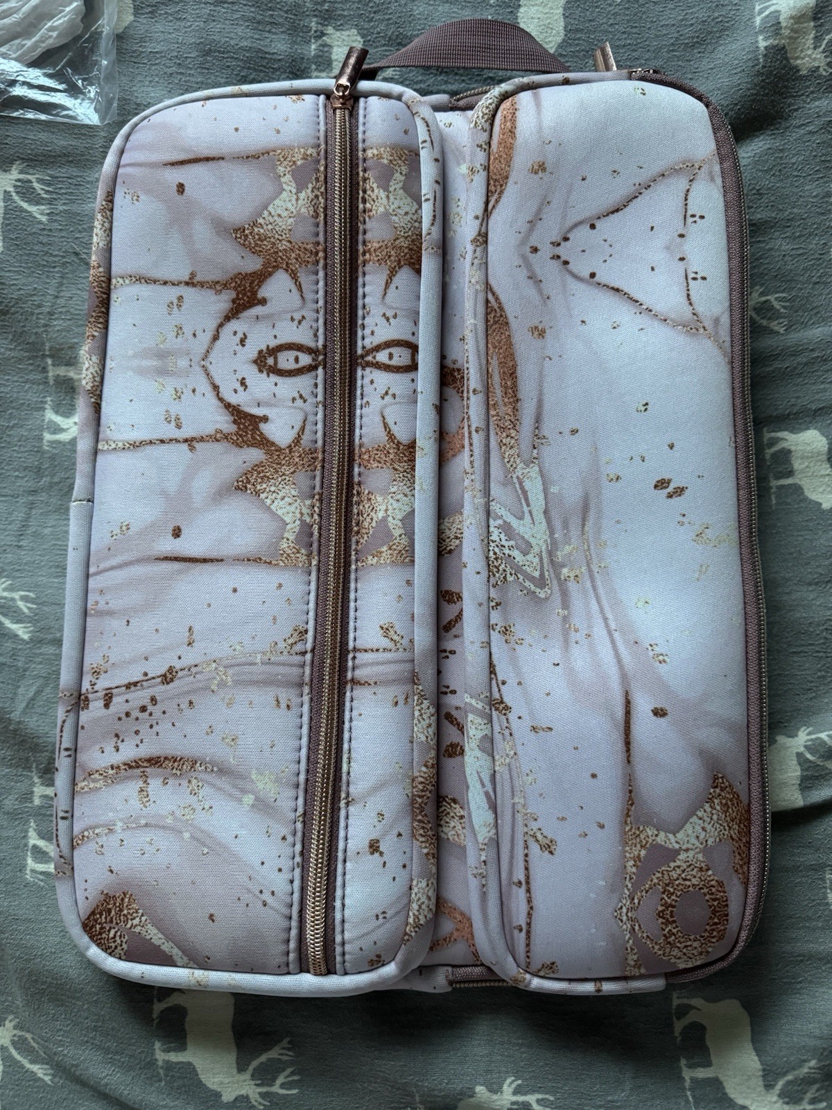Pink, White, & Gold Crystal Print Laptop Case With Pockets