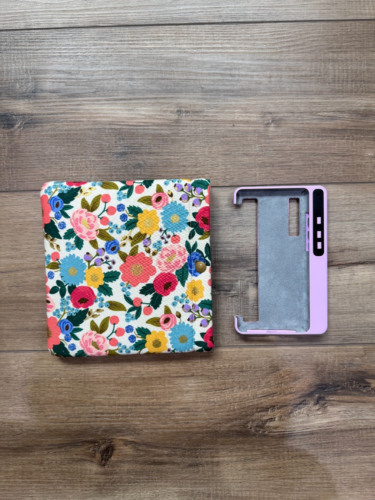 Boox Palma 2 pink/purple page turning CASE and floral fabric button cover