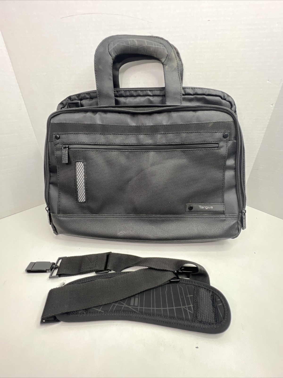 Targus TTL416US 16 Revolution Laptop Bag Black Padded Nylon Travel Carry On