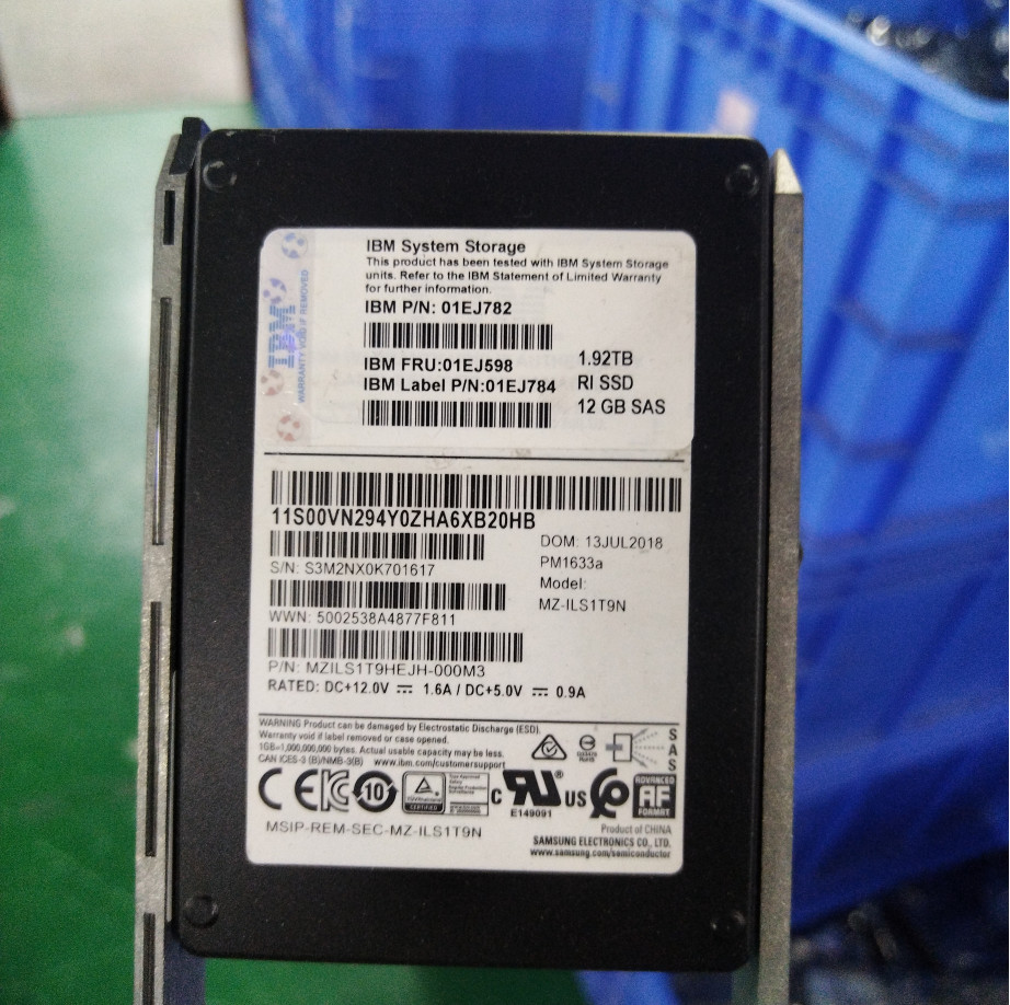 IBM 01EJ598 01EJ782 01EJ784 1.92TB SAS 12G 2.5 inch V5000 Gen2 Solid State Drive