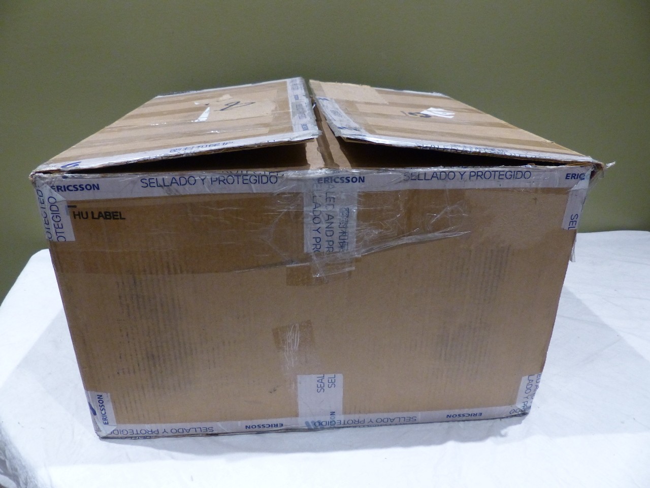 ERICSSON REMOTE RADIO UNIT ENCLOSURE 3R IP55 KRC 161 241/1 R2G RRUS 11 B 12