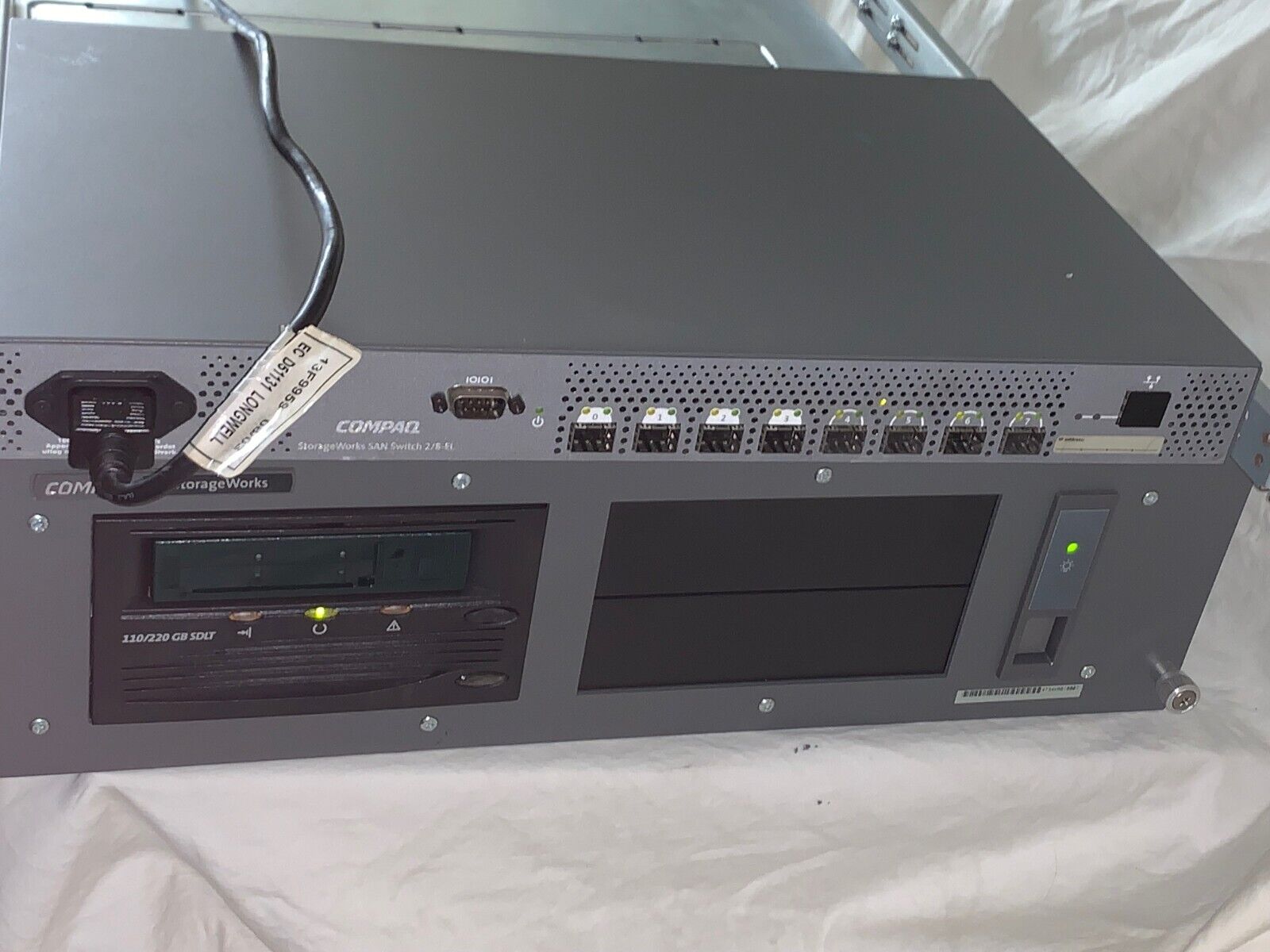 Compaq Storage Works110/220 GB SDLT w/ SAN Switch 2/8-EL