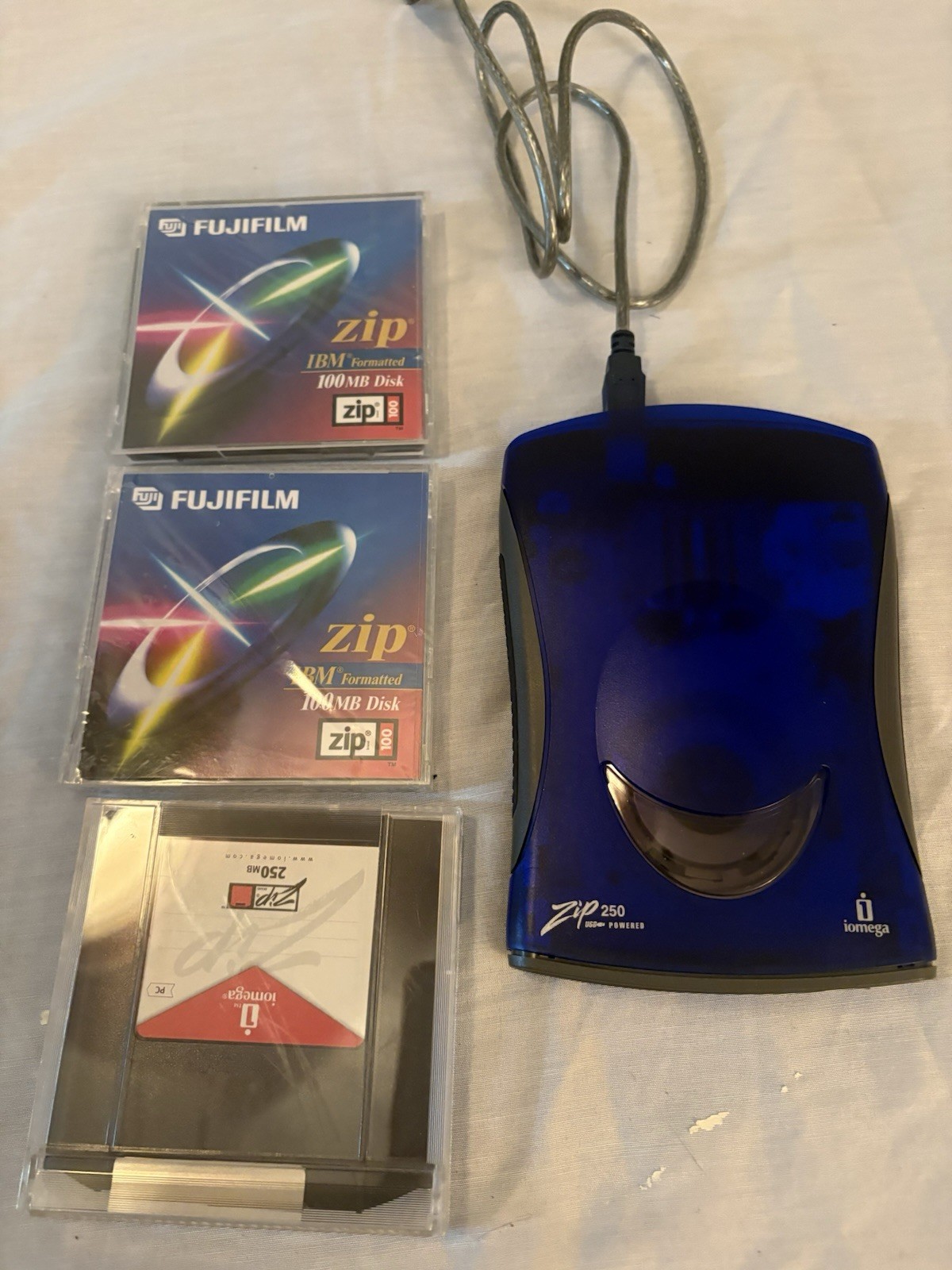 Iomega Zip 250 External USB Drive Z250USBPCMBP with Disks