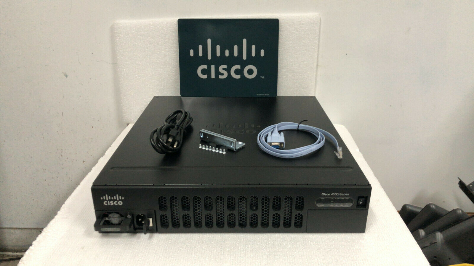 CISCO ISR4351-AX/K9 3-Port Gigabit ISR Security Data Router  ISR4351 AX SEC APP
