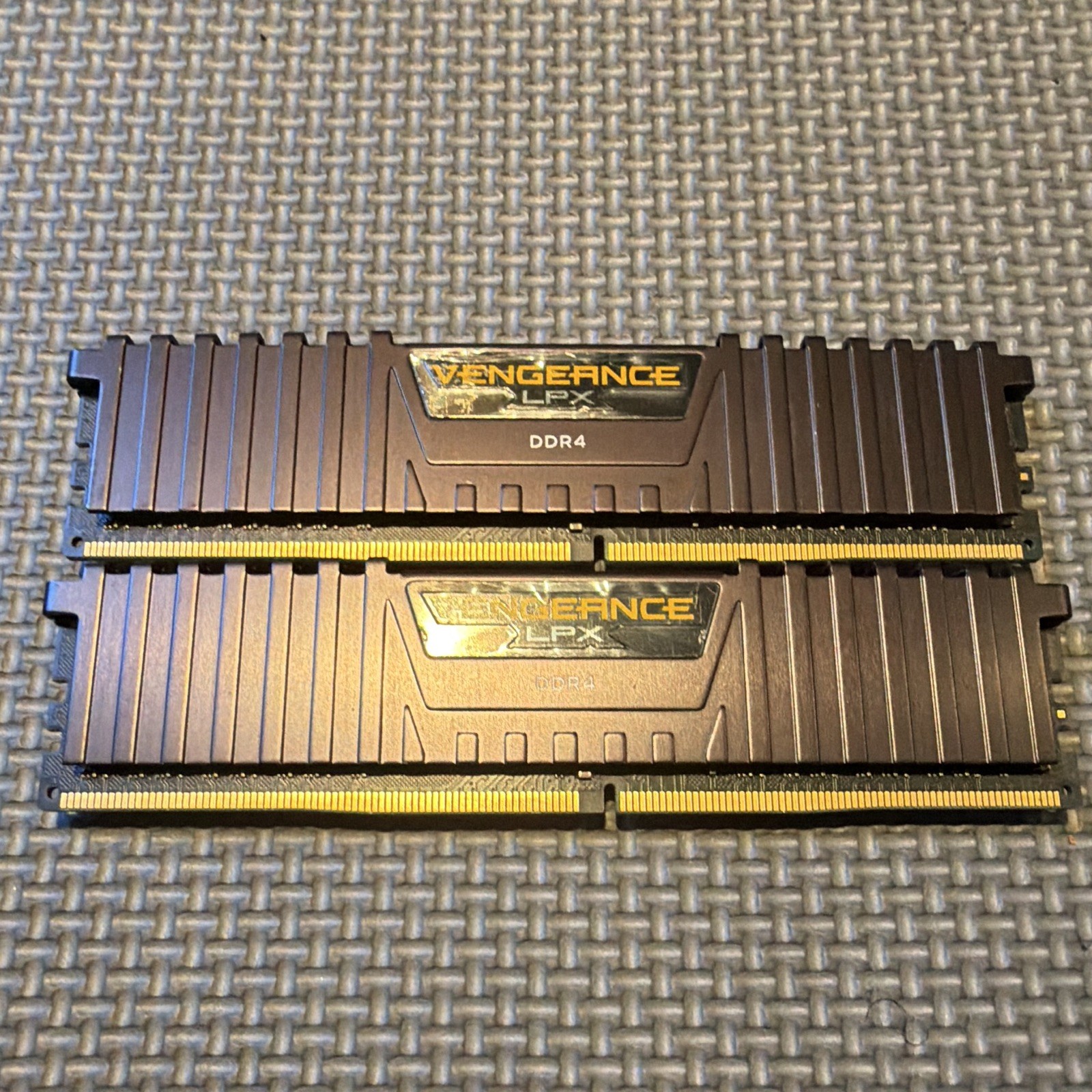 Corsair Vengeance LPX 16GB (2x8GB) DDR4 3200MHz DIMM 288-Pin CMK16GX4M2B3200C16