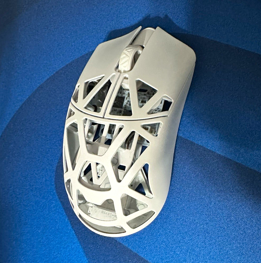 WLmouse Beast X Prob Max Wireless Gaming Mouse 8K Optical White 