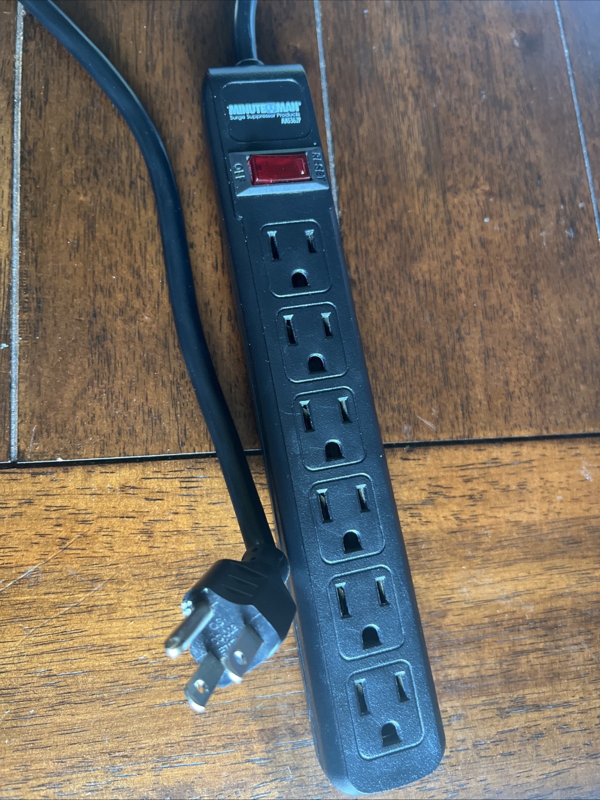 Minuteman MMS362P 6 Outlet Surge Protector 35'' Cord.