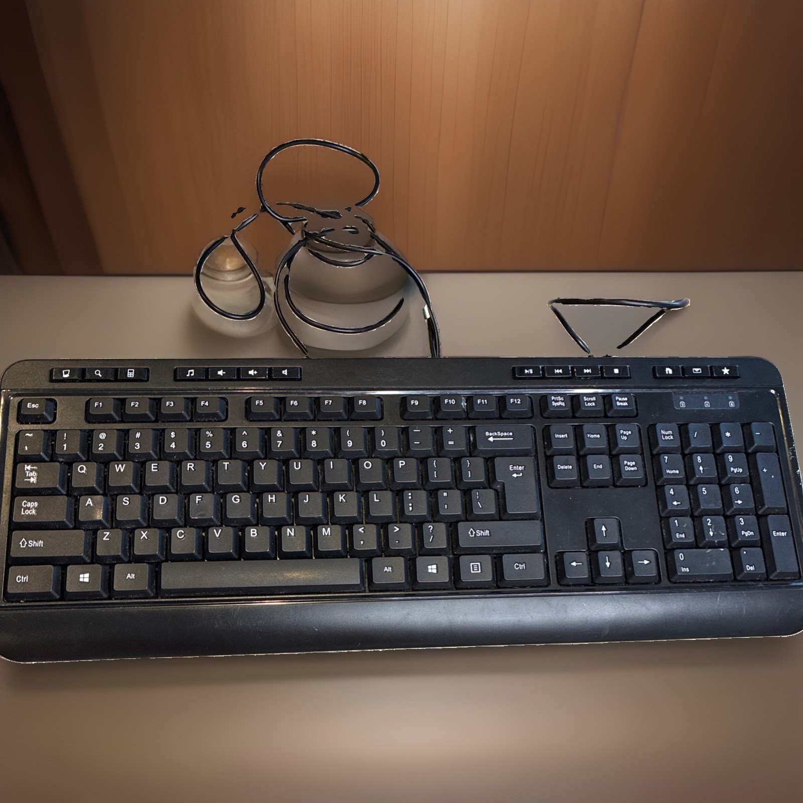 Adesso AKB-132HB Multimedia Desktop Keyboard