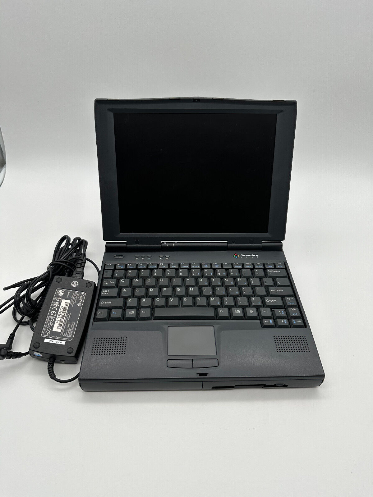 Vintage - Gateway 2000 Model Solo 2100 Pentium  Laptop Computer