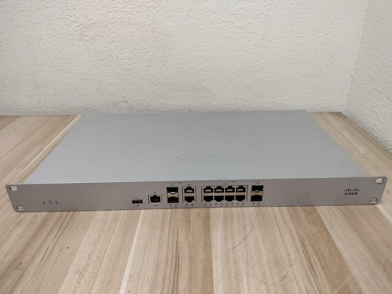 Cisco Meraki MX85-HW 1 Gbps 10x 1GB RJ-45 (1x PoE) 4x 1GB SFP Security Firewall