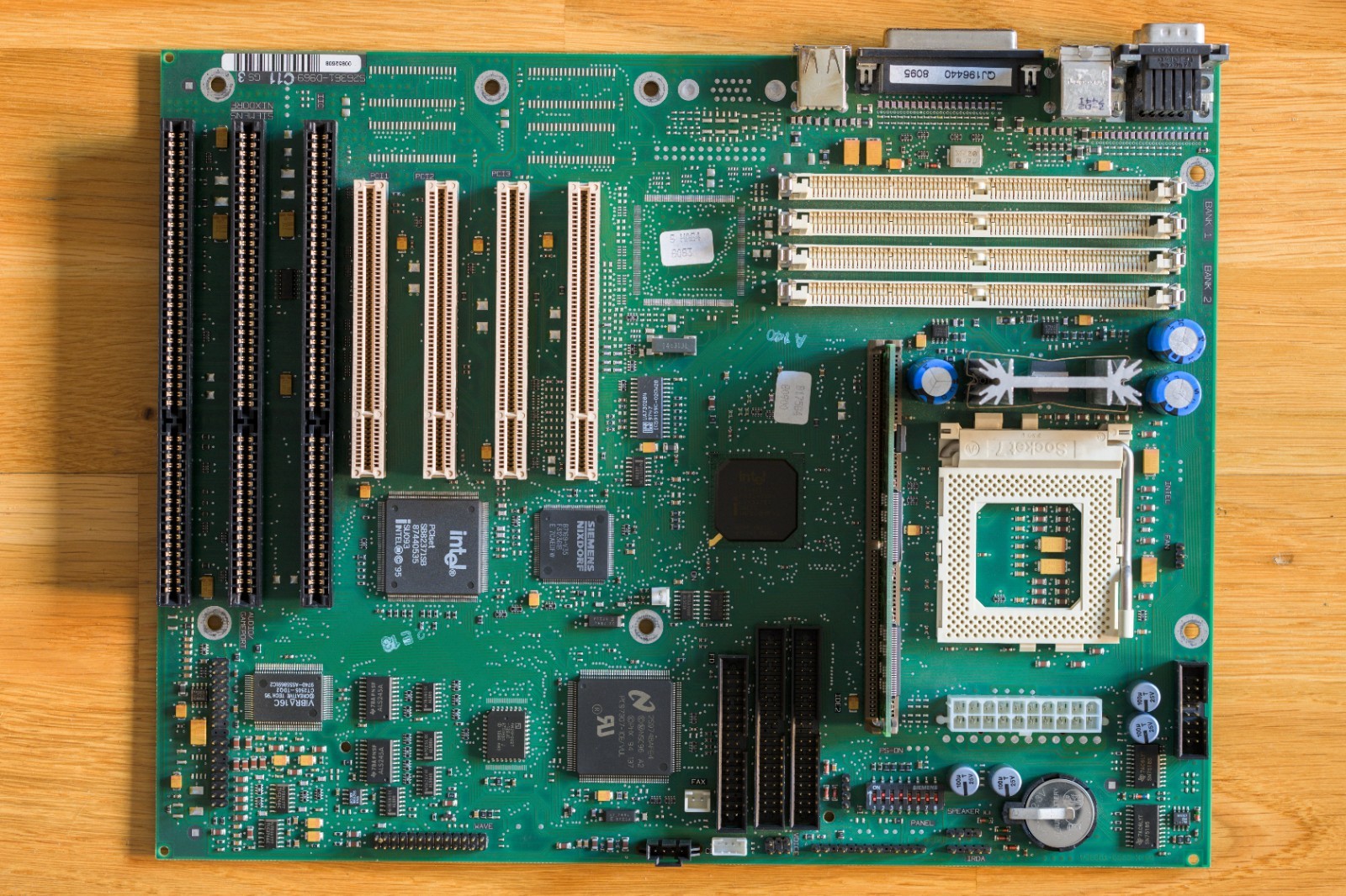 Siemens Nixdorf S26361-D969-C11 ATX Socket 7 Motherboard Intel 430HX - Working