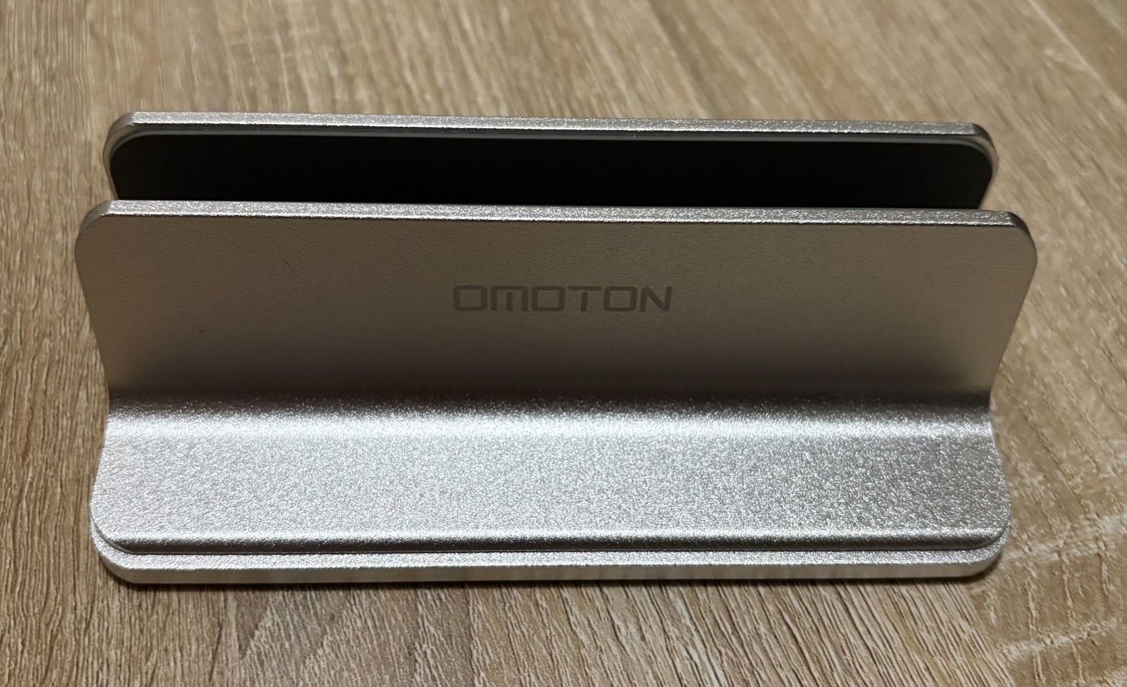 OMOTON Vertical Laptop Stand Adjustable Desktop Aluminum MacBook Stand