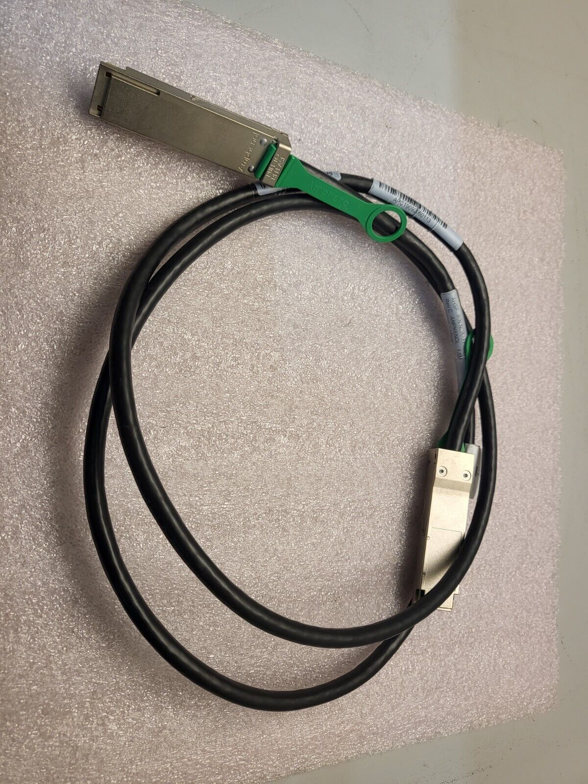 QSFP28 Cable NDAAFF Amphenol  100G/200G, High Speed Input Output Connectors