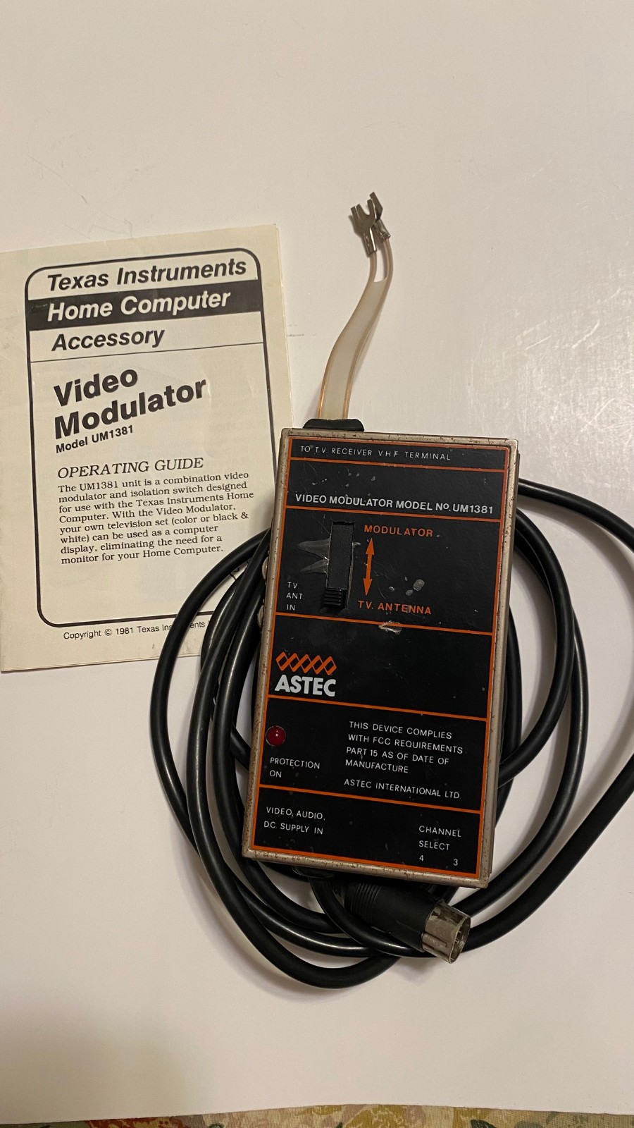 Texas Instruments Model UM1381-1 Video Modulator RF Adapter for TI99/4A Computer