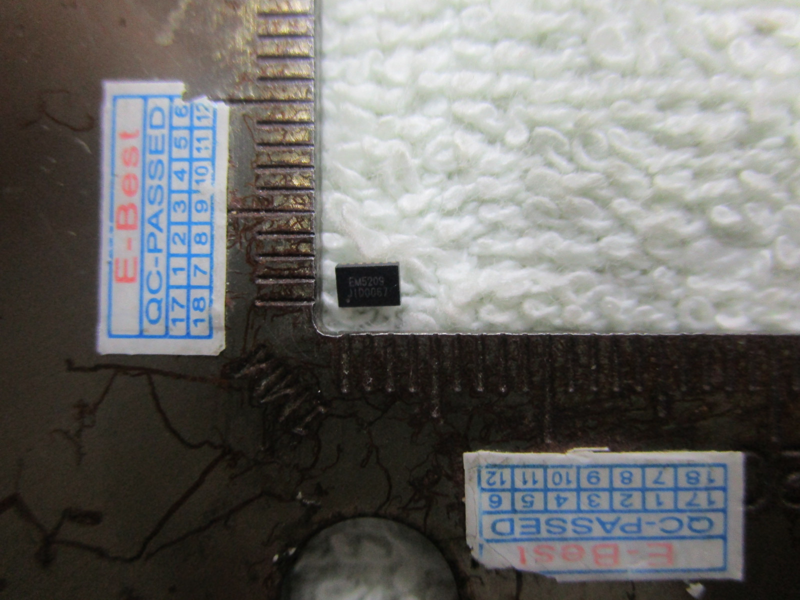10pcs EM5209V EMS209 EM5Z09 EM52O9 EM5209 VF EM5209VF DFN3X2-14L IC Chip