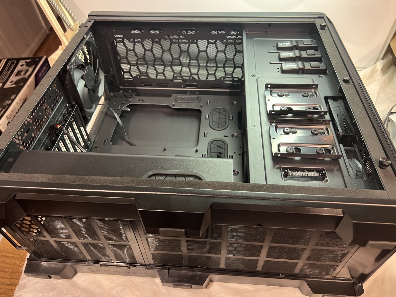 PHANTEKS ENTHOO PRO TG PH-ES614PTG_BK INTEGRATED RGB LIGHTING CONTROL/GLASS DOOR