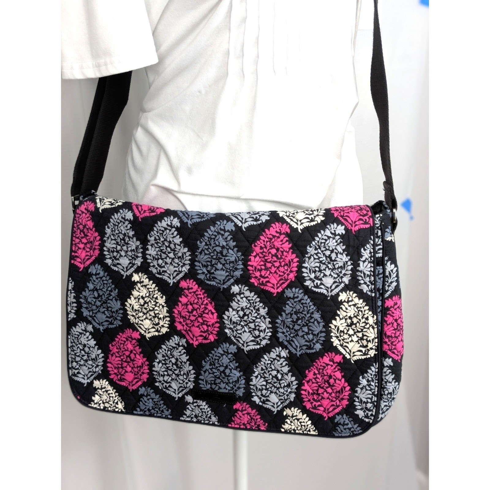 Vera Bradley Quilted Messenger Laptop Bag Pink Gray Black Floral 15x12x4