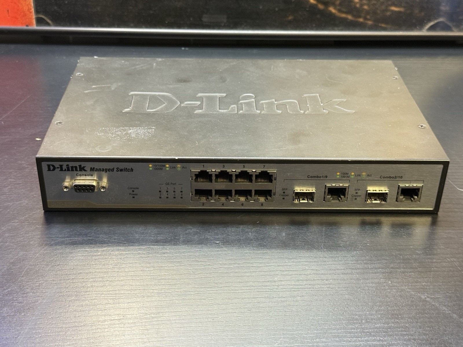 D-Link DGS-3200-10 Managed Gigabit Switch 8-Port + 2 Combo SFP Power On Tested