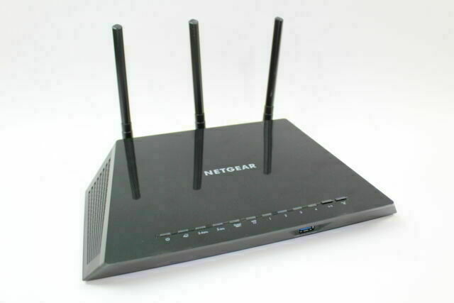 Netgear Nighthawk AC1750 Smart WiFi Router R6700-100NAS. B1