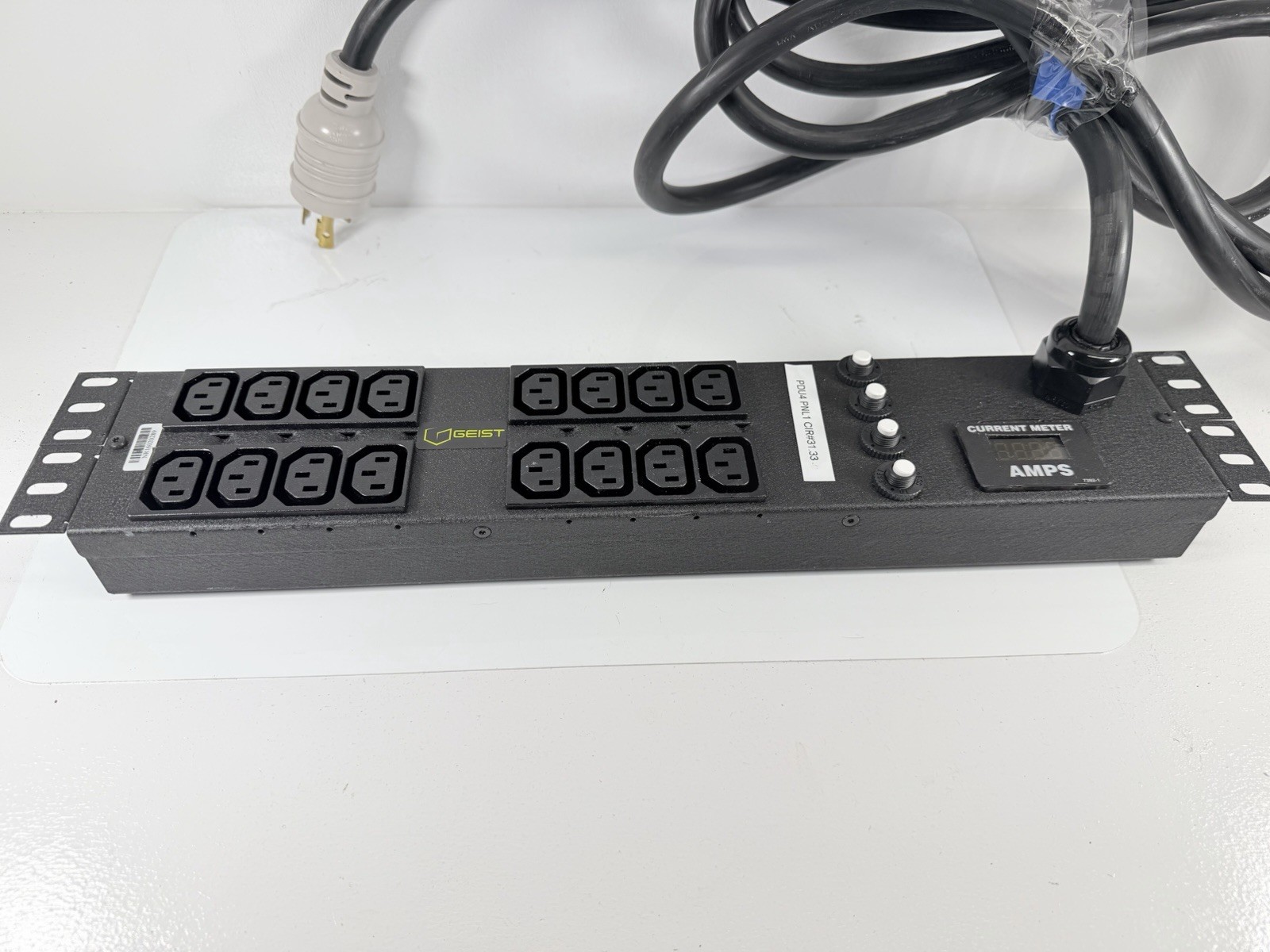 🇺🇸🇺🇸Geist Metered vertical rack power distribution unit (PDU) 16