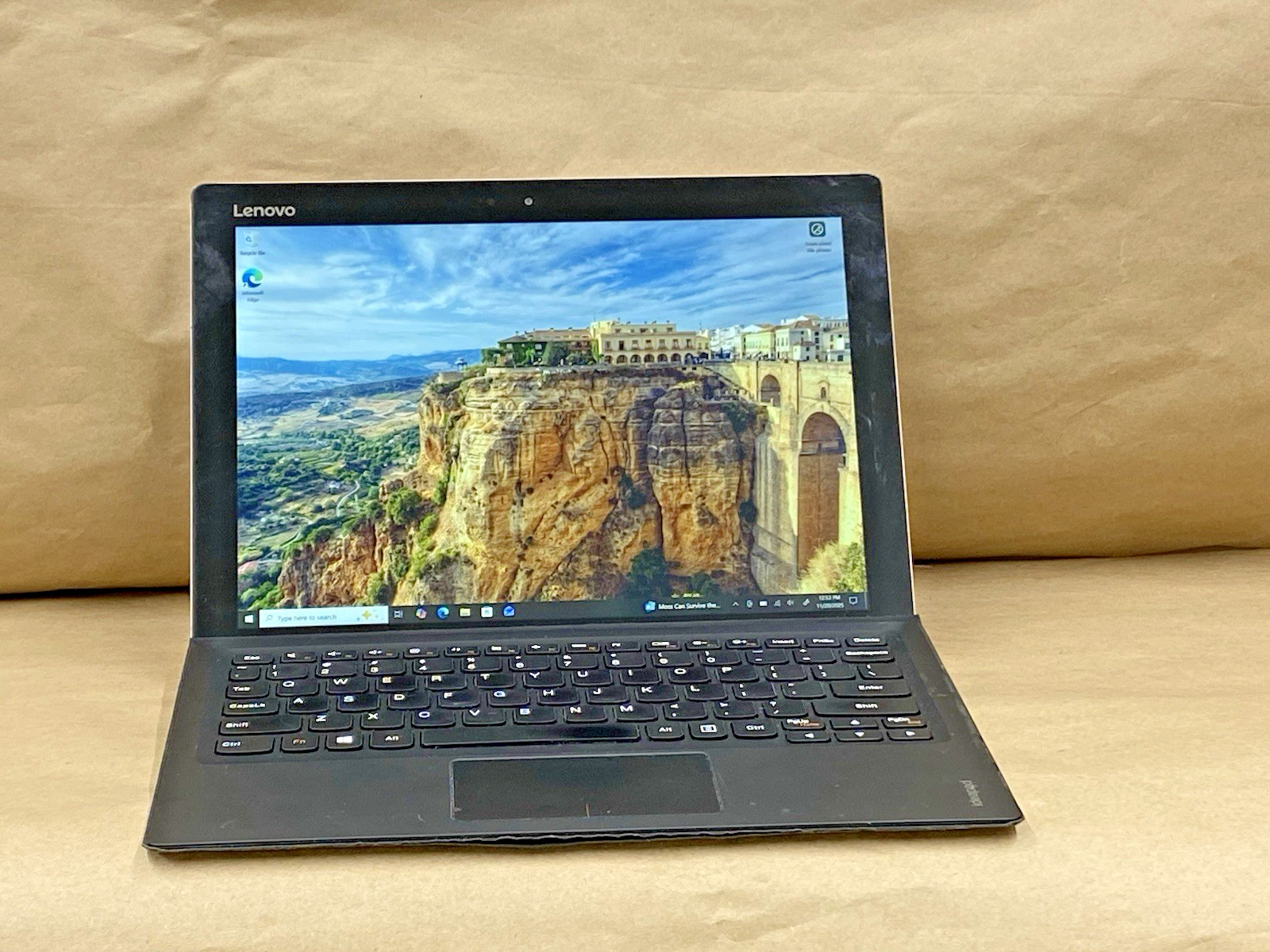 Lenovo 80QL - 12" 2160*1440 - m5-6Y54 - 4GB - 128GB SSD - Win 10 Pro