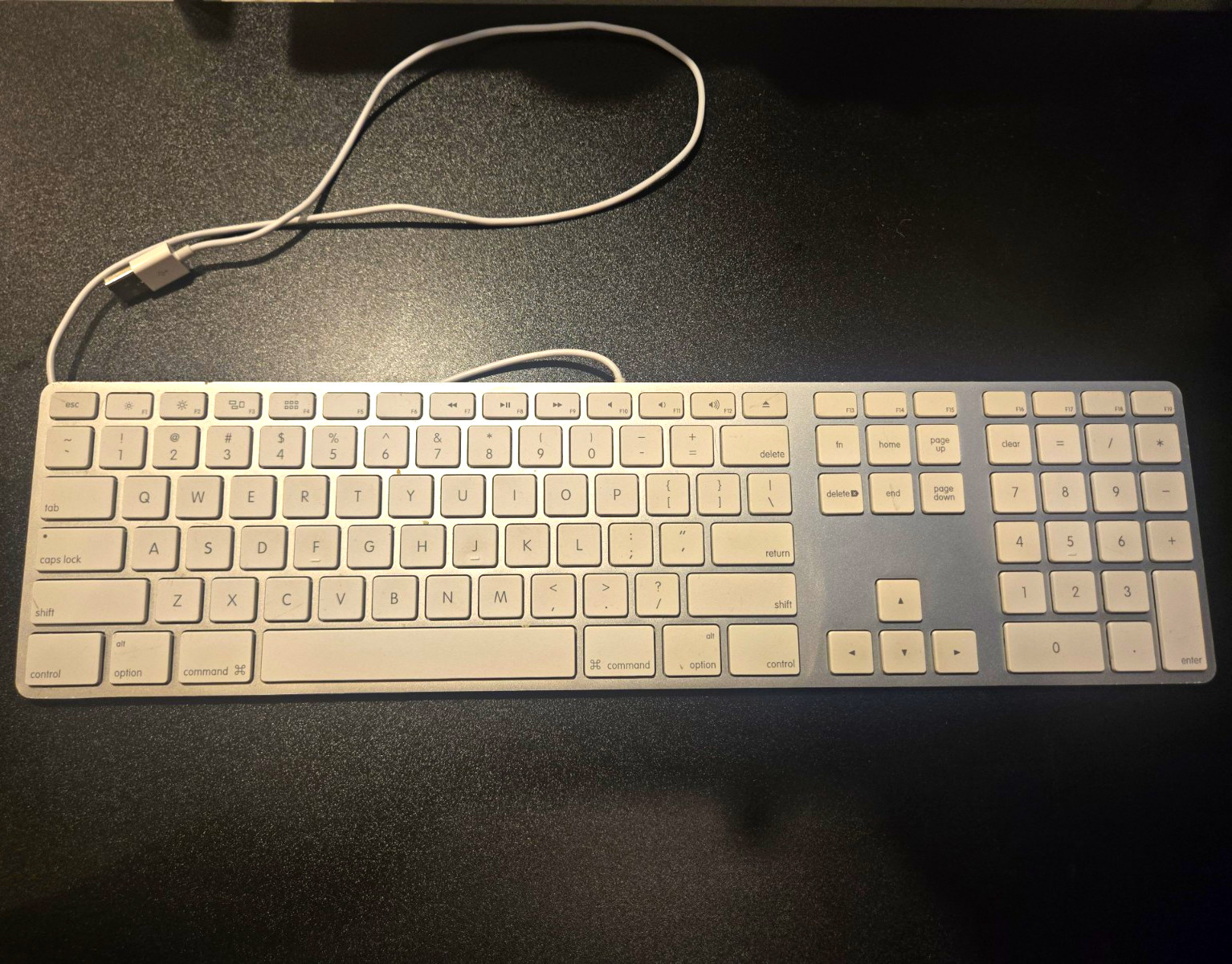 Apple Slim Aluminum USB Wired Keyboard Model A1243