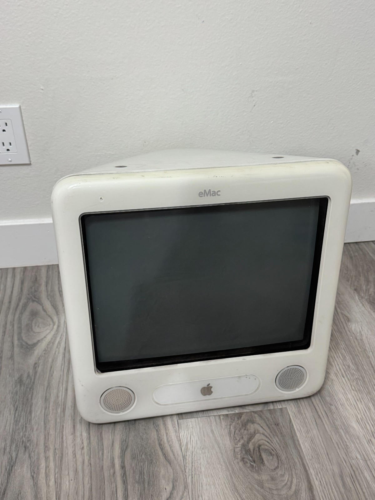 Vintage Apple eMac G4 A1002 1.25GHz 17" CRT Computer Parts Repair EMC 2006