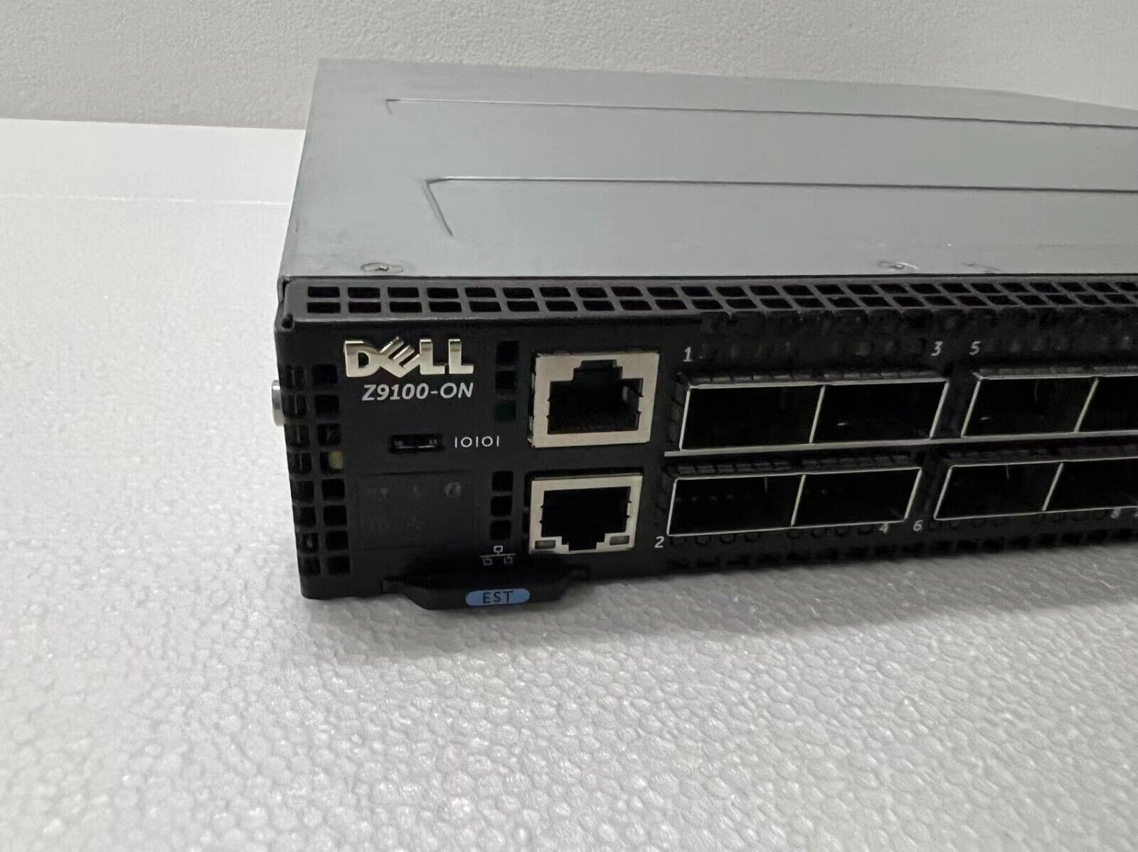 Dell Networking Z9100-ON 32P 100GbE QSFP28 2P SFP+ RA Switch