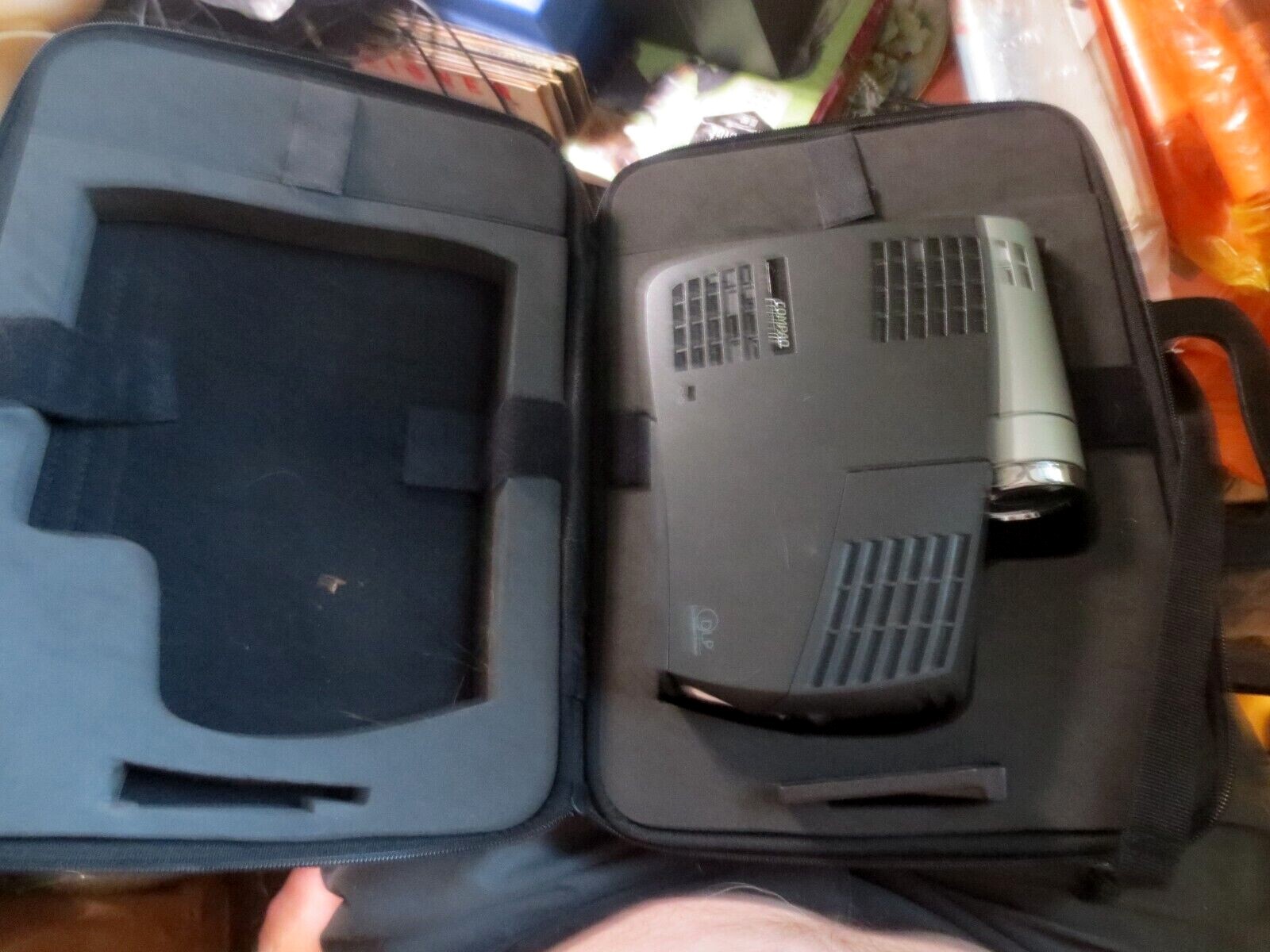 Compaq iPAQ MP3800 DLP Portable Projector Cables Remote HD 720P in carrying case