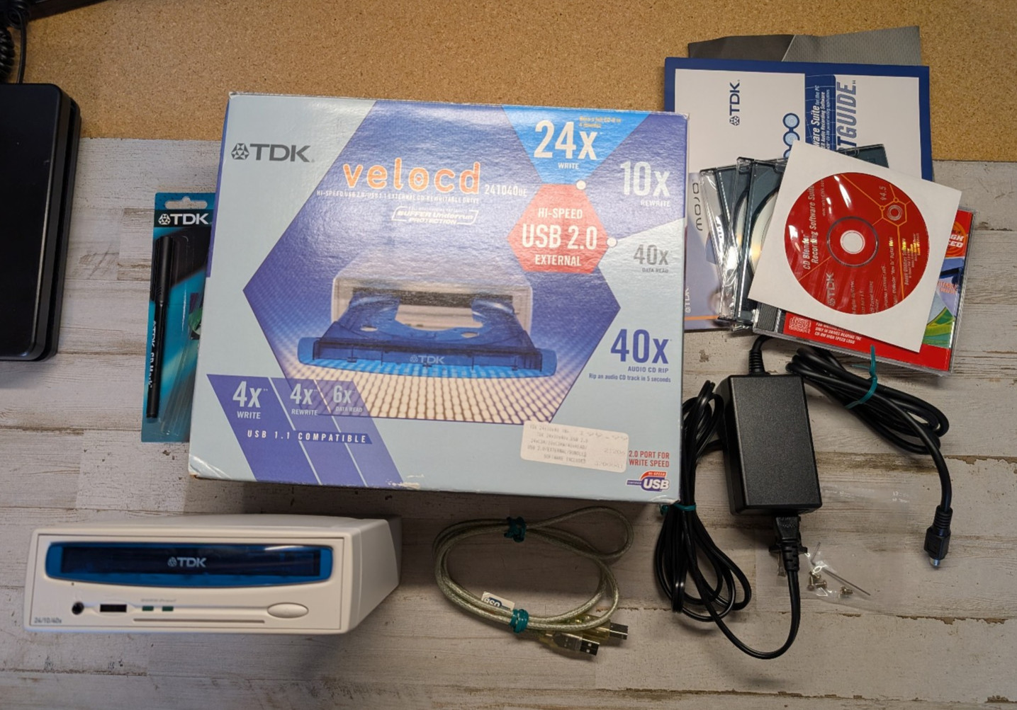 TDK Velocd 241040ue External CD-RW Drive USB CD-R/RW Burner Beige Clear Blue Y2K