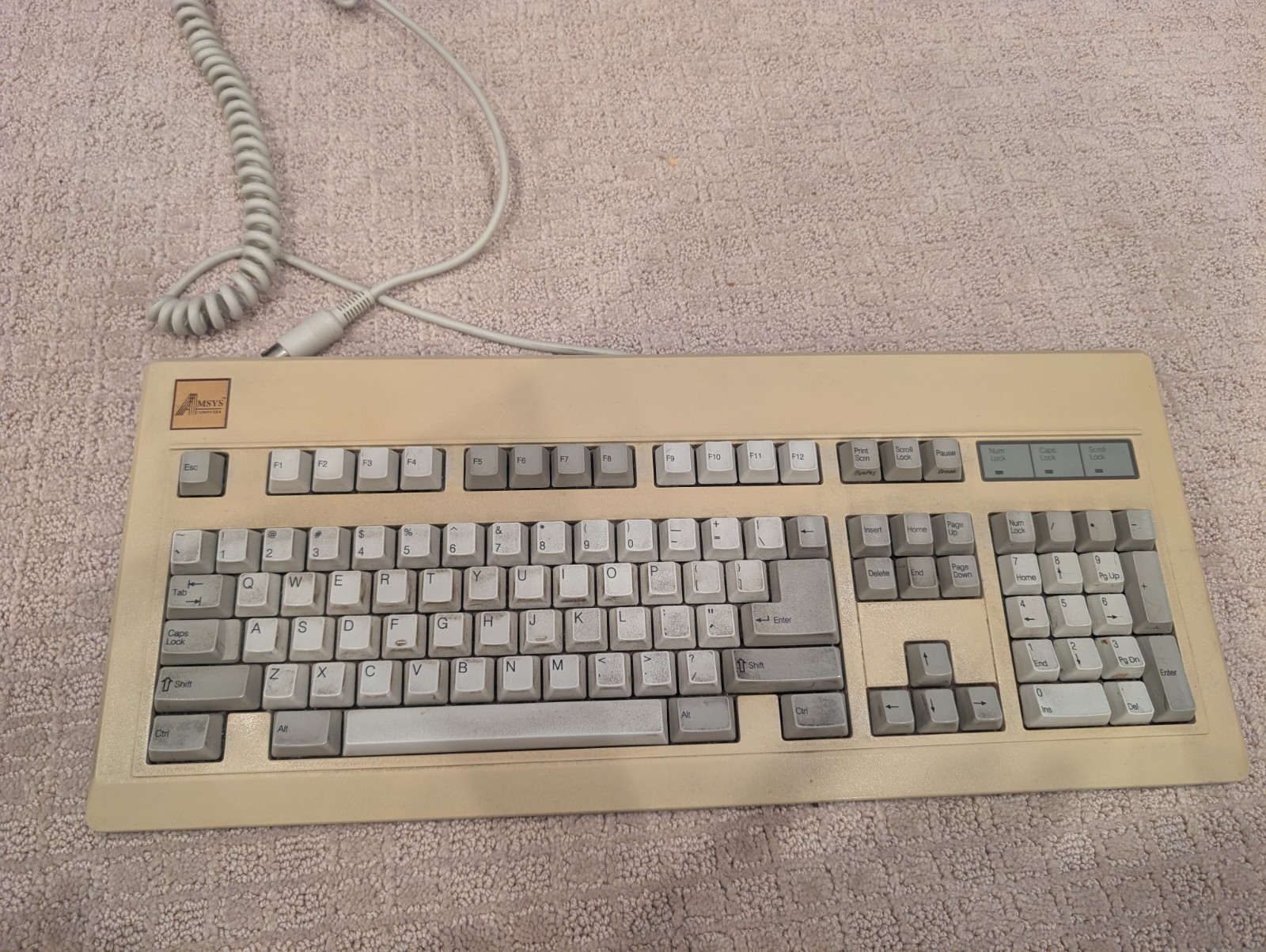 Vintage NMB RT101+ Clicky Mechanical Keyboard Space Invader Switches AT DIN RT-1